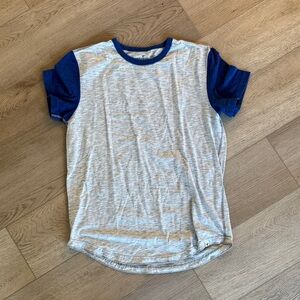 Men’s American Eagle tee